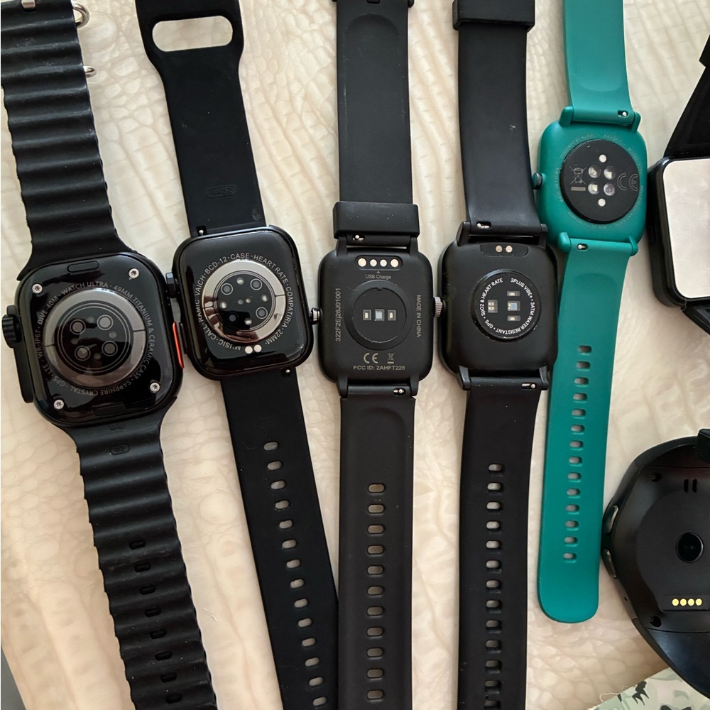Apple.  Samsung.  Fitbit lot of 25.  for repair broken damaged - Picture 13 of 16